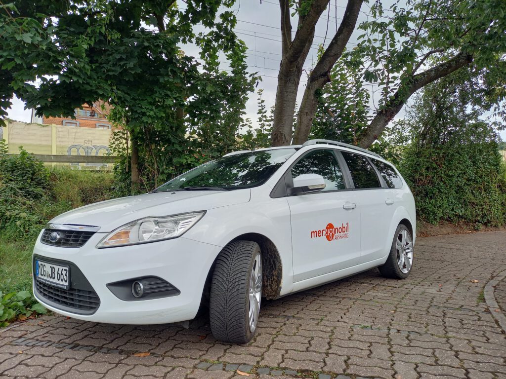 Ford Focus MK2 Turnier in weiß.